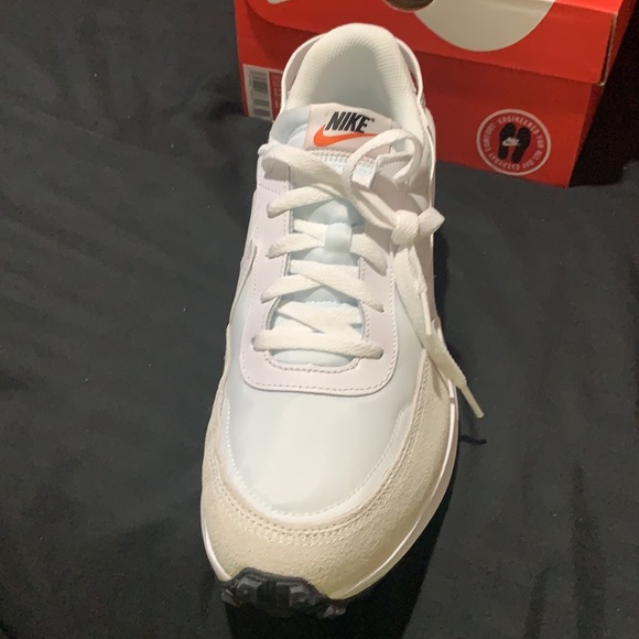 NIKE MEN SNEAKERS  NEW IN BOX SIZES 91/2 / 10 / 101/2 / 11 / 12 / (5) PAIR - Picture 2 of 6